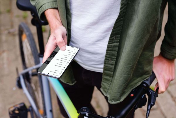 Noua versiune a aplicației mobile vine cu o interfață mai simplă și mai prietenoasă.